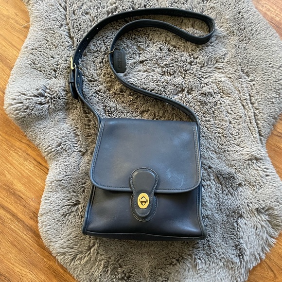 Coach Blue Leather Crossbody Bag with Turn-Lock Closure - Picture 5 of 9